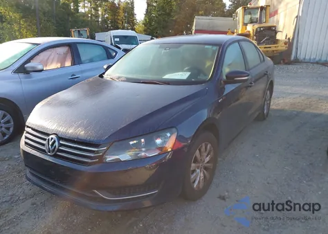 2015 Volkswagen Passat 1.8T Wolfsburg Edition z USA, uszkodzony, nr VIN 1VWAS7A32FC055408